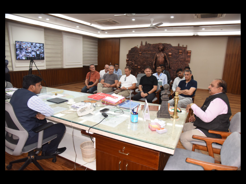 महाराष्ट्र चेंबर आणि  जिल्हा प्रशासन व इटालियन ब्रँड प्राडा
